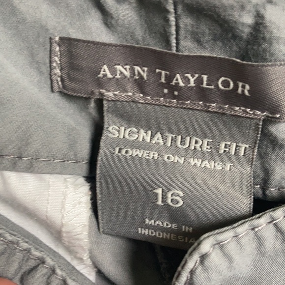 Ann Taylor signature fit grey Capri cargo pants size 14/16 Perfect condition! - Picture 3 of 5